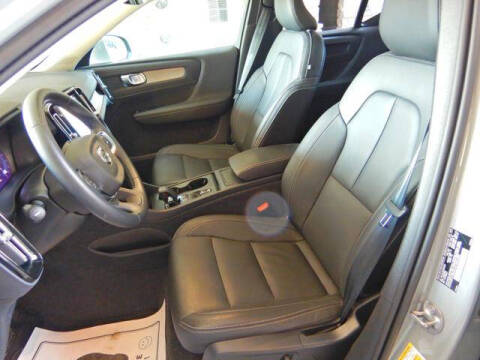 2025 Volvo XC40 B5 Core Bright Theme