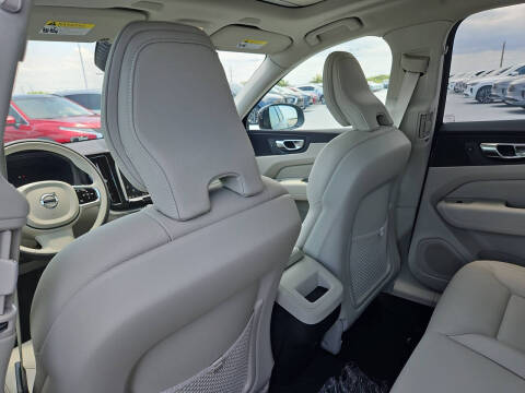 2025 Volvo XC60 B5 Plus Dark Theme