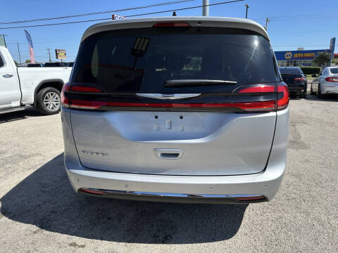 2024 Chrysler Pacifica Touring L