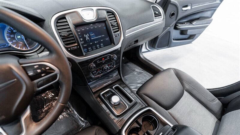 2022 Chrysler 300 Touring