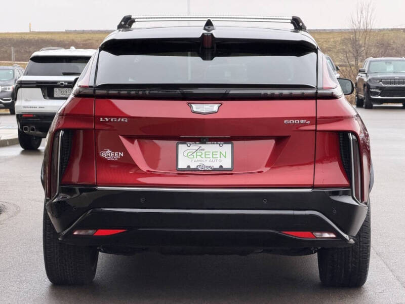 2025 Cadillac LYRIQ Luxury 1