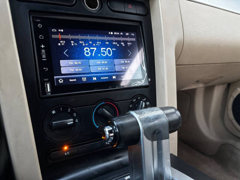 2007 Ford Mustang V6 Deluxe