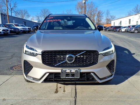 2025 Volvo XC60 B5 Core Dark Theme