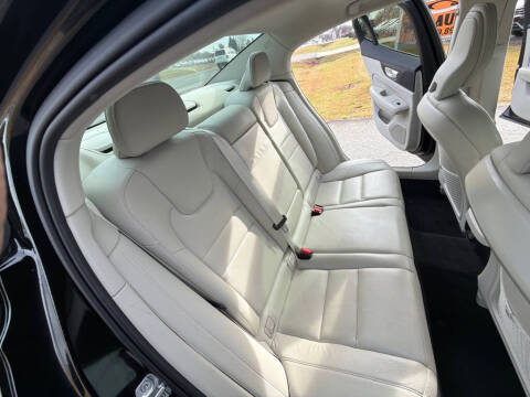 2022 Volvo S60 B5 Momentum