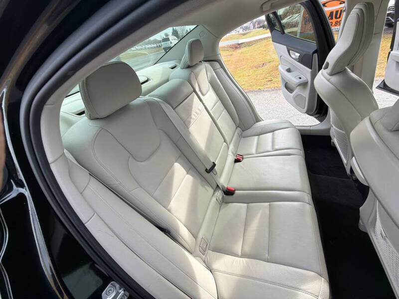 2022 Volvo S60 B5 Momentum