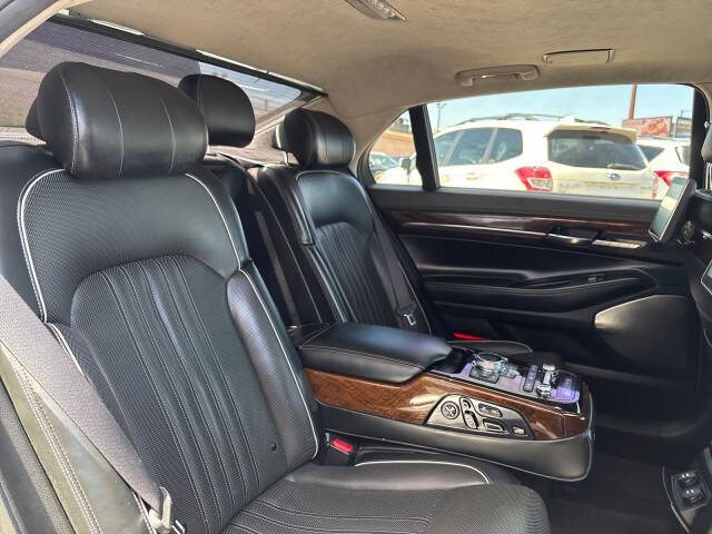2018 Genesis G90