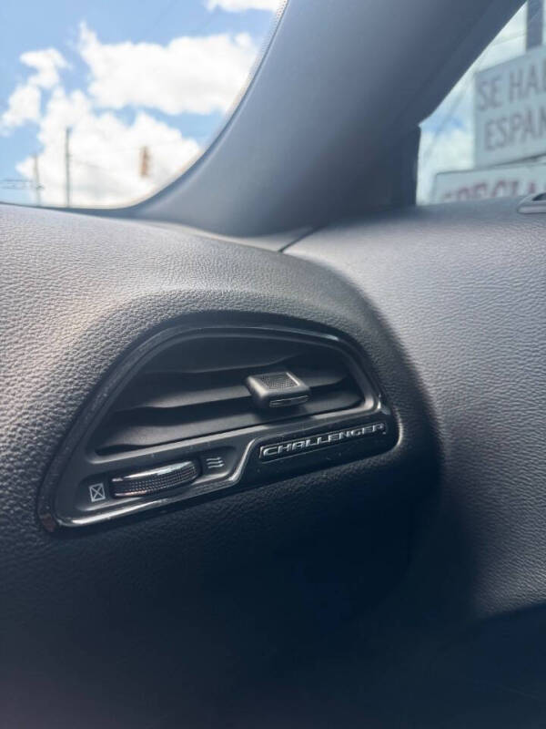 2017 Dodge Challenger SXT