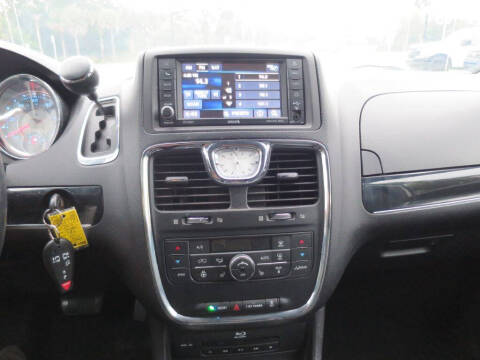 2016 Chrysler Town and Country S