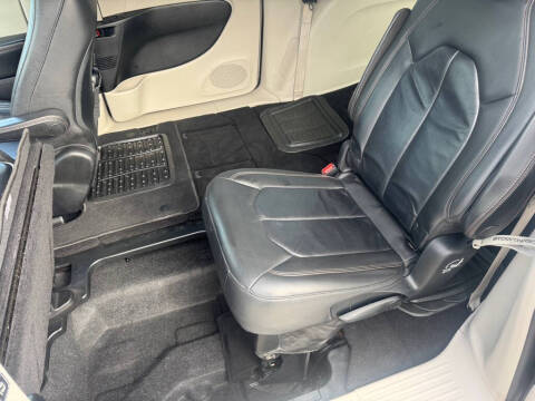 2017 Chrysler Pacifica Touring-L