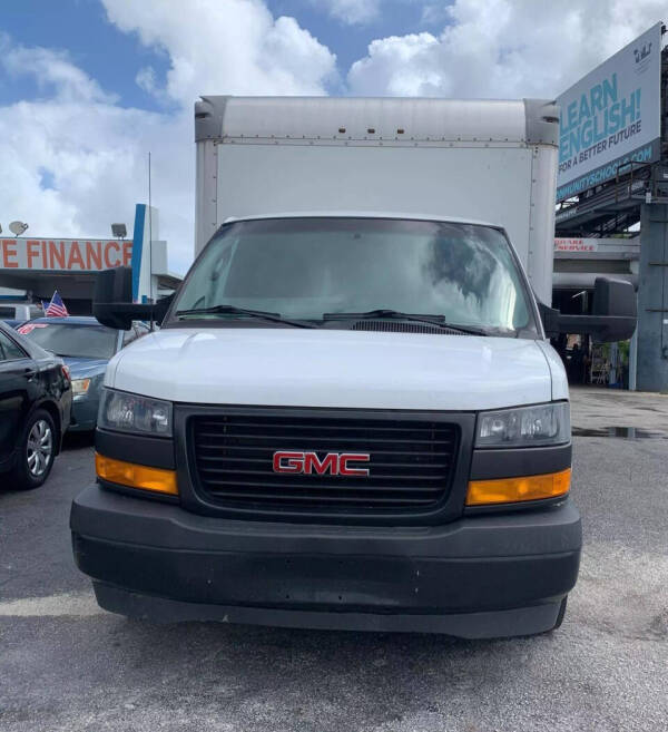 2019 GMC Savana Cutaway Work Van photo 14