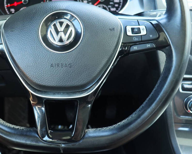 2018 Volkswagen Golf TSI SE