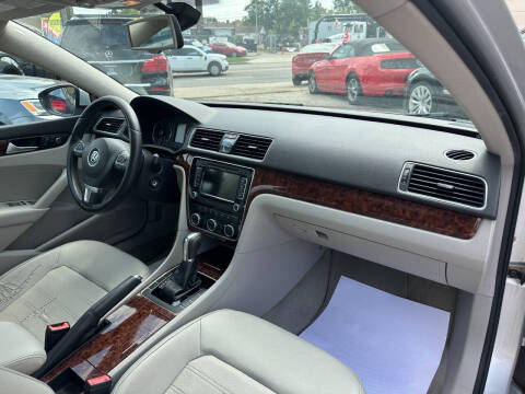 2012 Volkswagen Passat SEL