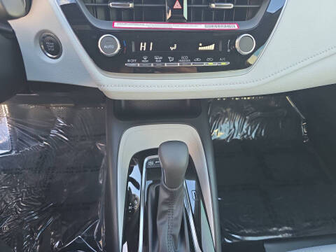 2025 Toyota Corolla Hatchback SE