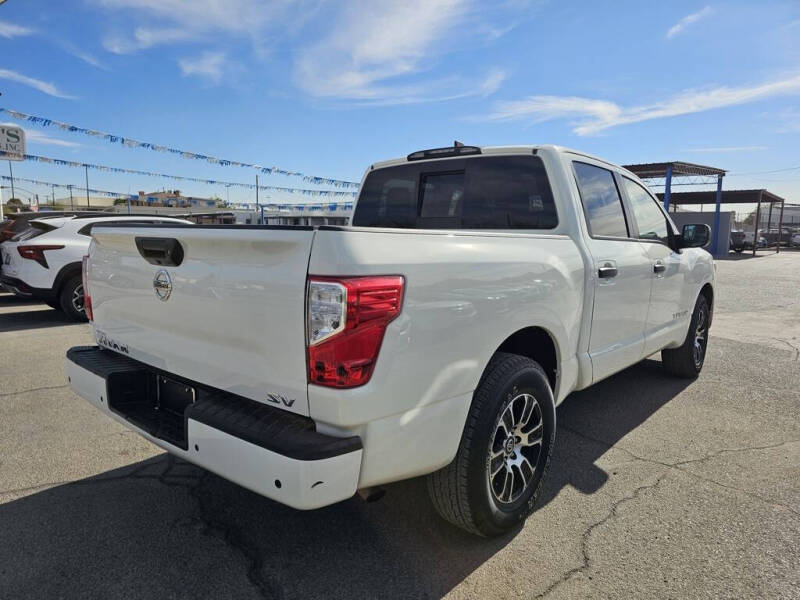 2022 Nissan Titan SV