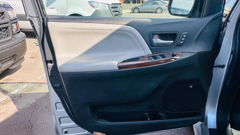 2015 Toyota Sienna Limited 7-Passenger