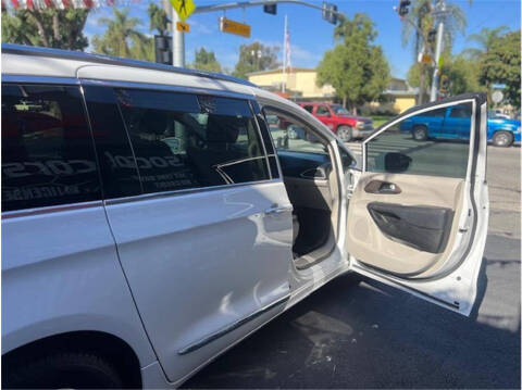 2017 Chrysler Pacifica Touring-L Plus