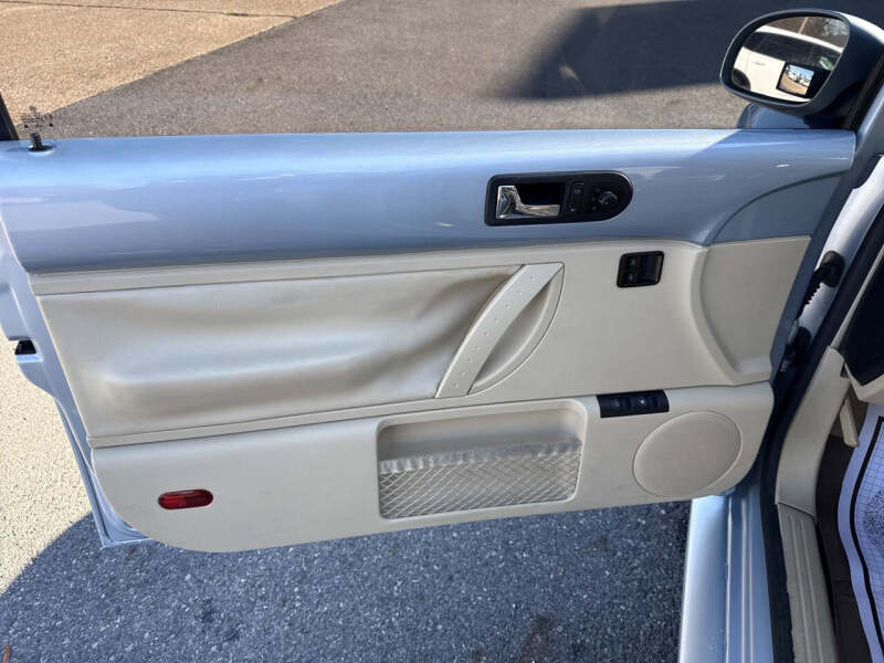 2010 Volkswagen New Beetle