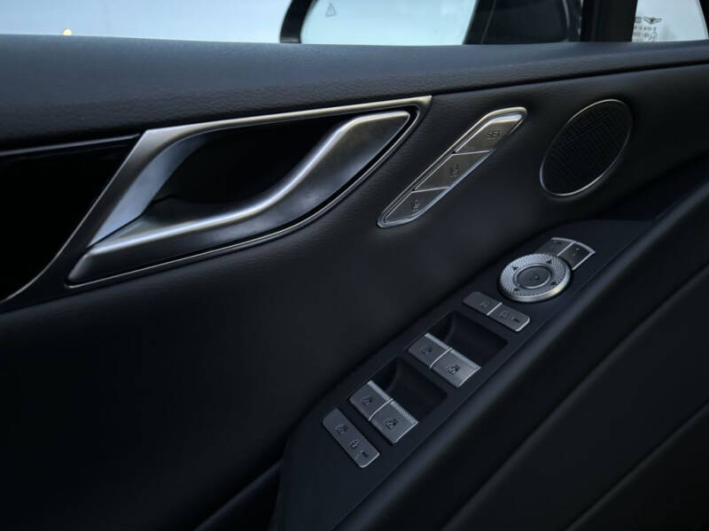 2023 Genesis G80