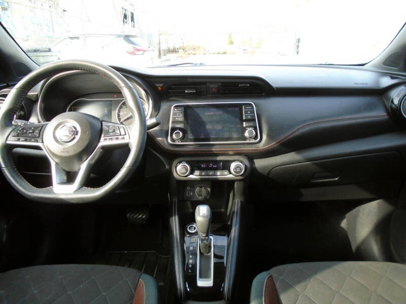 2019 Nissan Kicks SR