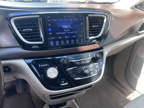 2017 Chrysler Pacifica Touring-L