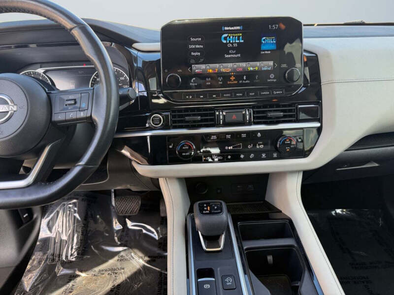 2022 Nissan Pathfinder SL