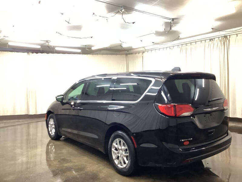 2027 Chrysler Pacifica LX