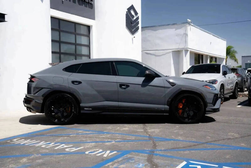 2024 Lamborghini Urus Performante