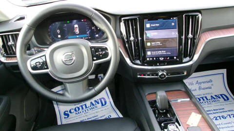 2025 Volvo V60 Cross Country B5 Plus