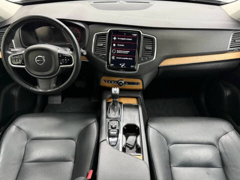 2021 Volvo XC90 T5 Momentum