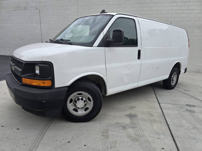 2018 Chevrolet Express Cargo Work Van photo 2