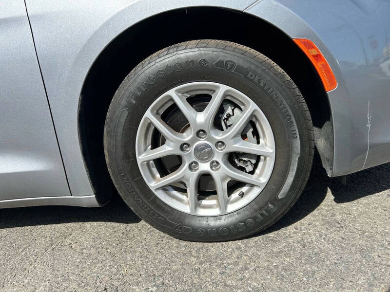 2020 Chrysler Voyager LXi