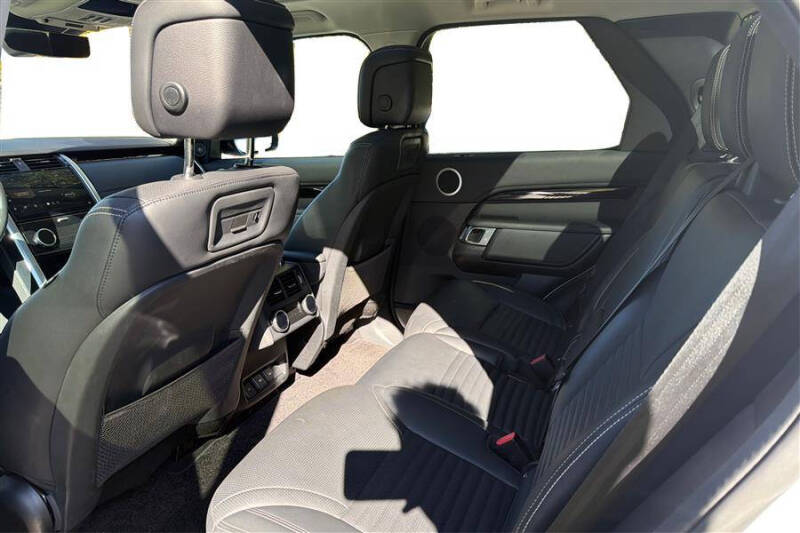 2024 Land Rover Discovery P300 S