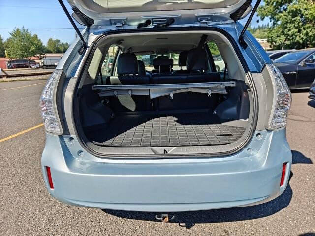 2013 Toyota Prius v Five