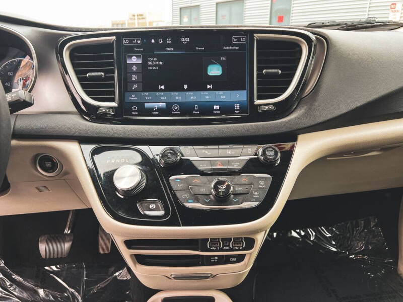 2022 Chrysler Pacifica Touring L