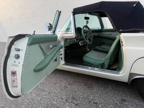 1957 Ford Thunderbird