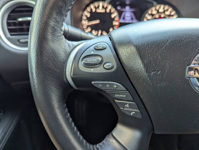 2020 Nissan Pathfinder SV