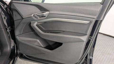 2022 Audi e-tron quattro Premium