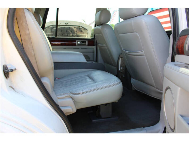 2004 Lincoln Navigator Luxury