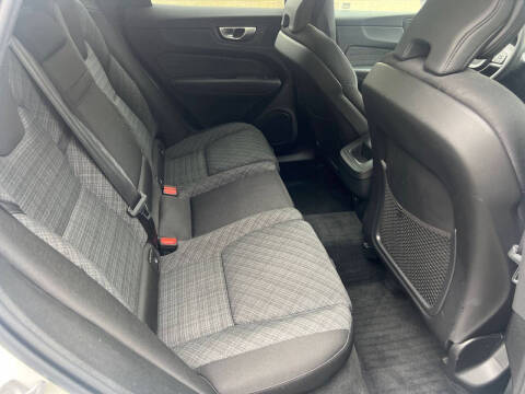 2024 Volvo XC60 B5 Core Dark Theme