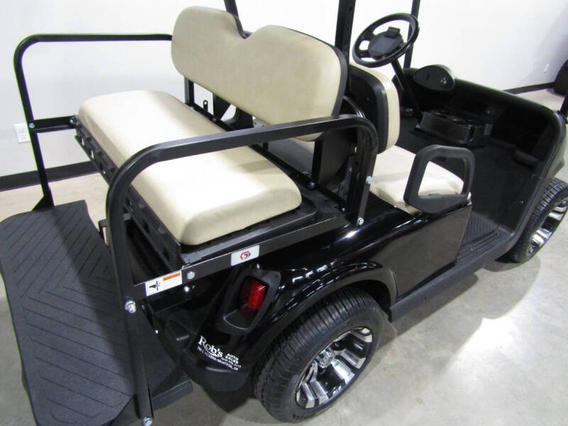 2018 E-Z-GO RXV Gas golf cart