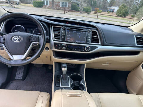 2017 Toyota Highlander SE