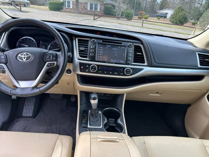 2017 Toyota Highlander SE