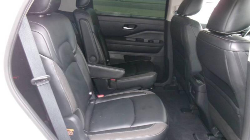 2025 Nissan Pathfinder SL