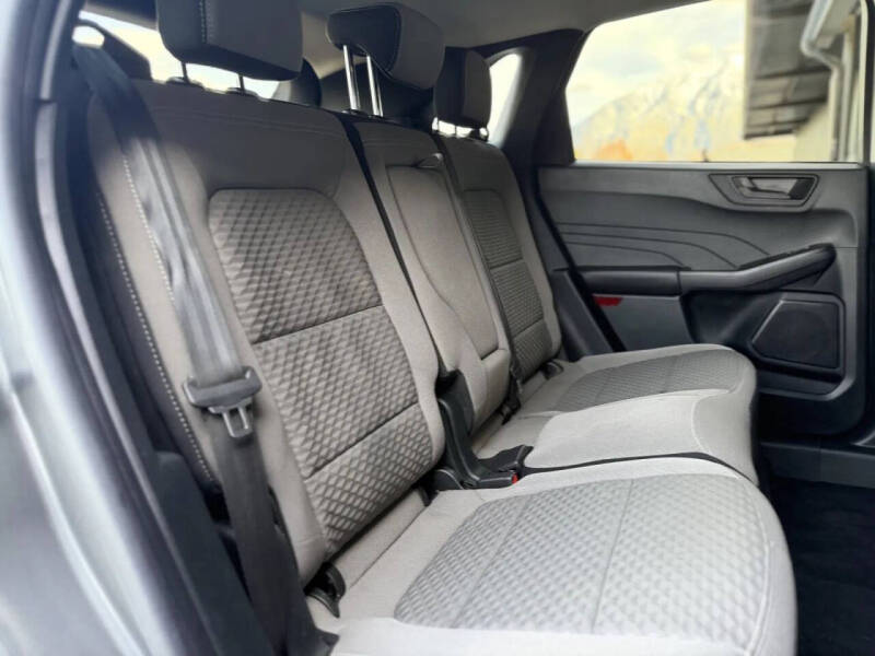 2022 Ford Escape Hybrid SE