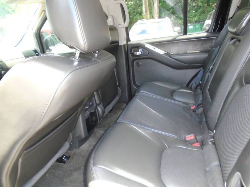 2012 Nissan Pathfinder LE