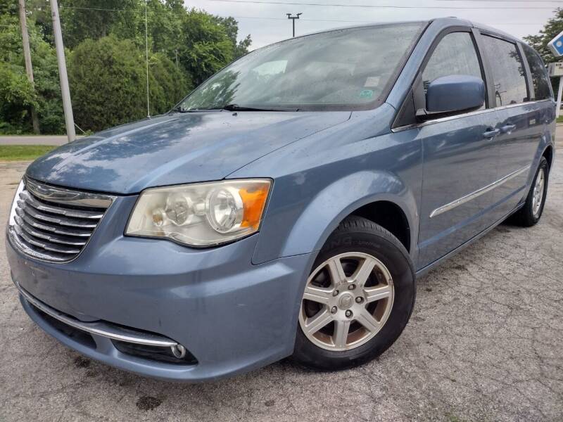 2011 Chrysler Town and Country for sale at Car Castle in Zion IL