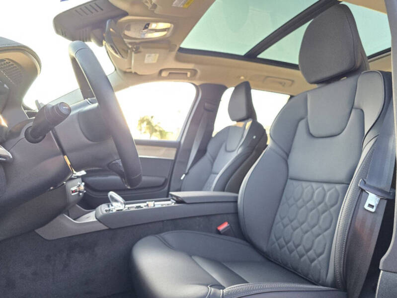 2025 Volvo XC90 B6 Plus Bright Theme 7P