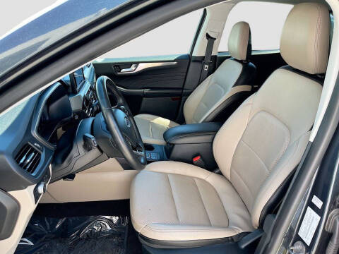 2022 Ford Escape Titanium