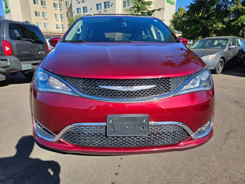 2017 Chrysler Pacifica Touring-L