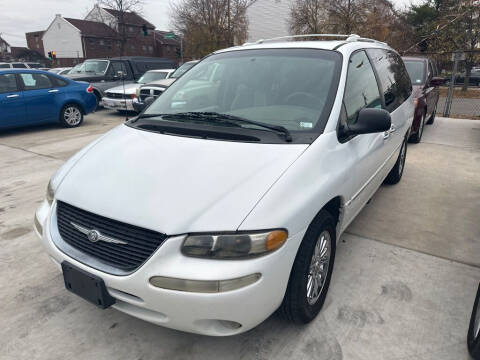 Minivan for best sale sale under 2000